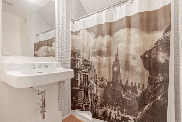 11958 White Oak Path, Conroe, TX 77385 - full bath featuring wallpapered walls, curtained shower, and wood finished floors