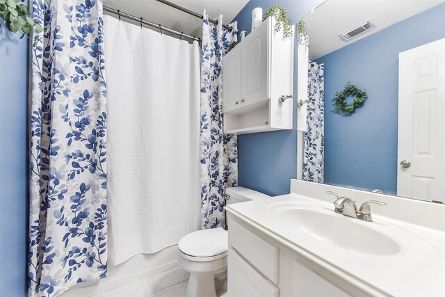 full bathroom featuring vanity, shower / bath combo with shower curtain, toilet, and visible vents