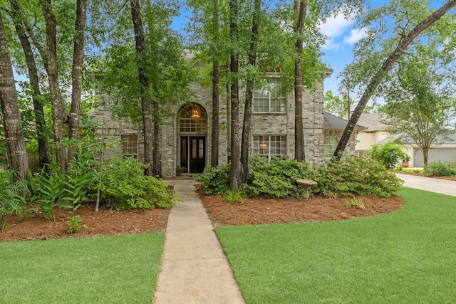 view of front of property with a front yard