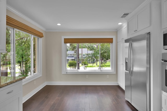 kitchen with visible vents, appliances with stainless steel finishes, and plenty of natural light