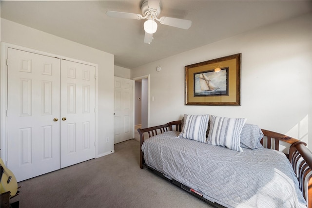 carpeted bedroom featuring baseboards, a ceiling fan, and a closet
