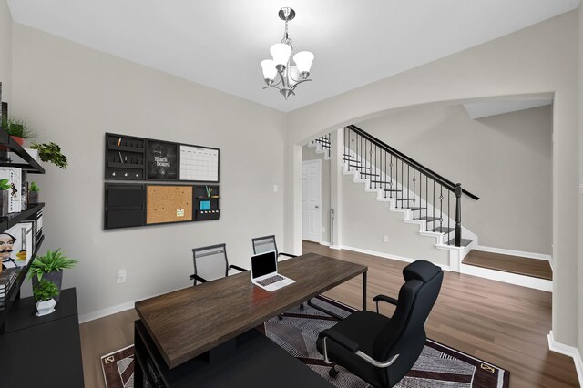office area with an inviting chandelier, arched walkways, baseboards, and wood finished floors