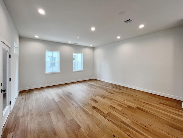 unfurnished room featuring visible vents, recessed lighting, light wood-style flooring, and baseboards