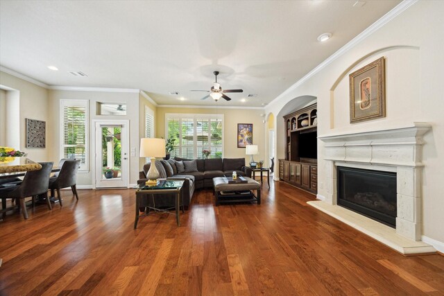 living room featuring dark wood-type flooring, recessed lighting, a ceiling fan, and visible vents