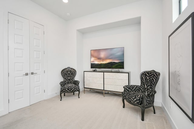 living area featuring carpet flooring, baseboards, and recessed lighting