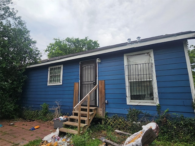 view of front of house with entry steps