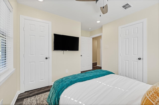 bedroom featuring wood finished floors, visible vents, baseboards, ceiling fan, and recessed lighting