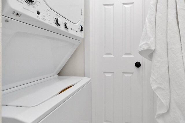 1747 Forest Hill Blvd, Houston, TX 77023 - laundry area with stacked washer / dryer