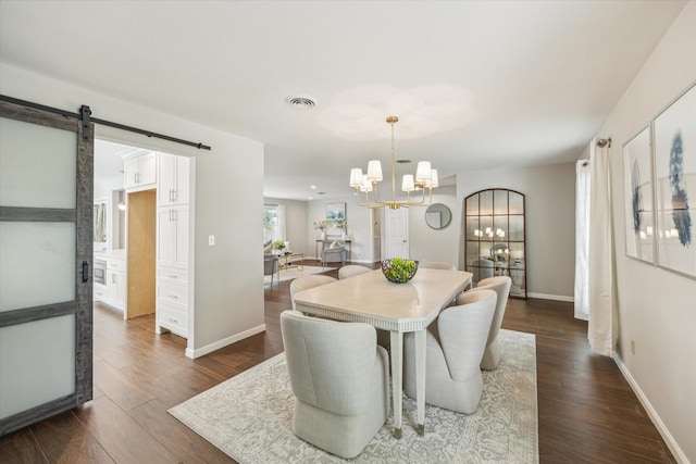 dining space with visible vents, a barn door, baseboards, dark wood-style floors, and an inviting chandelier