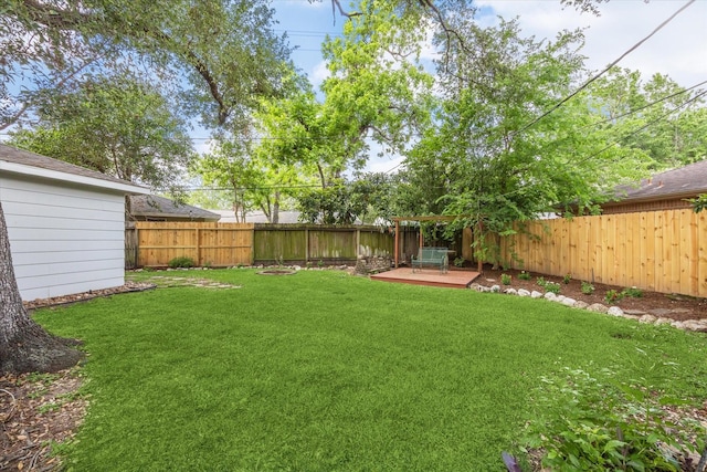 view of yard featuring a fenced backyard