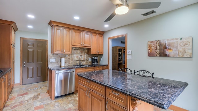 kitchen with ceiling fan, backsplash, visible vents, dishwasher, and a sink