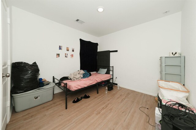 bedroom with visible vents, recessed lighting, and wood finished floors