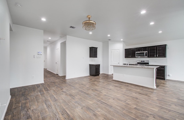 kitchen with visible vents, wood finished floors, baseboards, stainless steel appliances, and recessed lighting