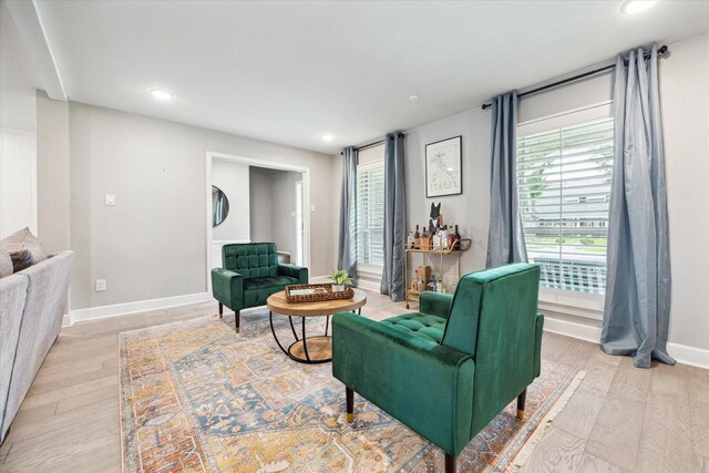 living area with light wood-style floors, recessed lighting, and baseboards