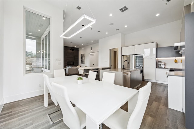 dining area featuring baseboards, recessed lighting, dark wood-style floors, and visible vents