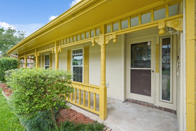 property entrance with covered porch