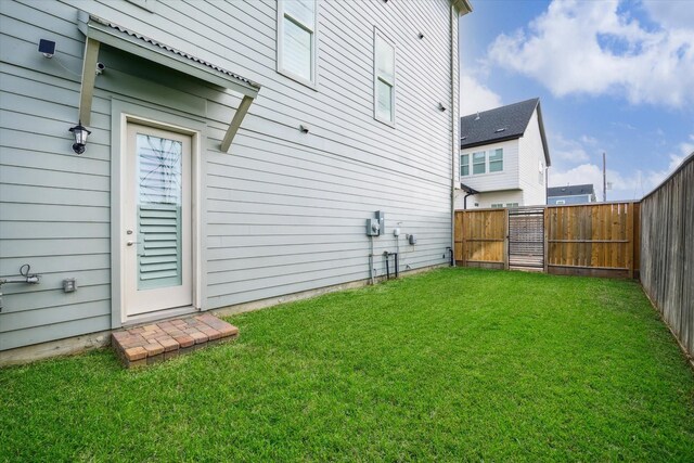 view of yard featuring a fenced backyard