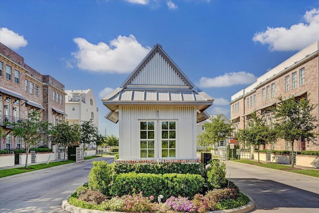 view of building exterior featuring a residential view