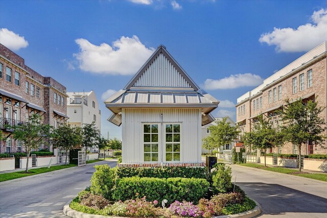 2421 W Kolbe Ln, Houston, TX 77080 - view of building exterior featuring a residential view