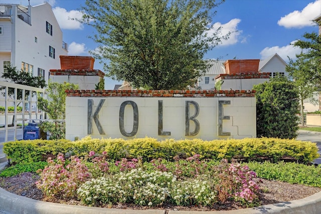 view of community / neighborhood sign