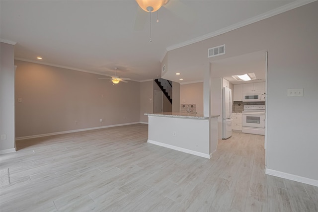 interior space with visible vents, ornamental molding, baseboards, ceiling fan, and light wood-type flooring