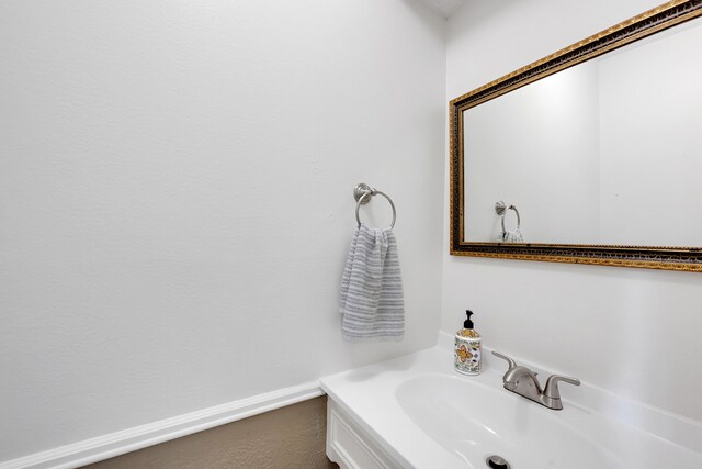bathroom featuring a sink