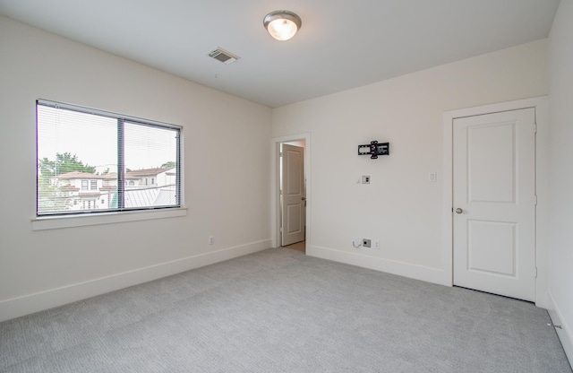 402 Parker St, Houston, TX 77007 - unfurnished room with baseboards, light carpet, and visible vents