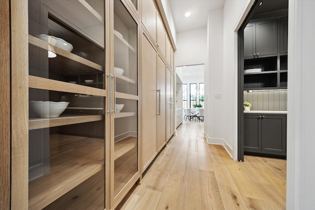 702 E 19th St, Houston, TX 77008 - hall featuring light wood-type flooring