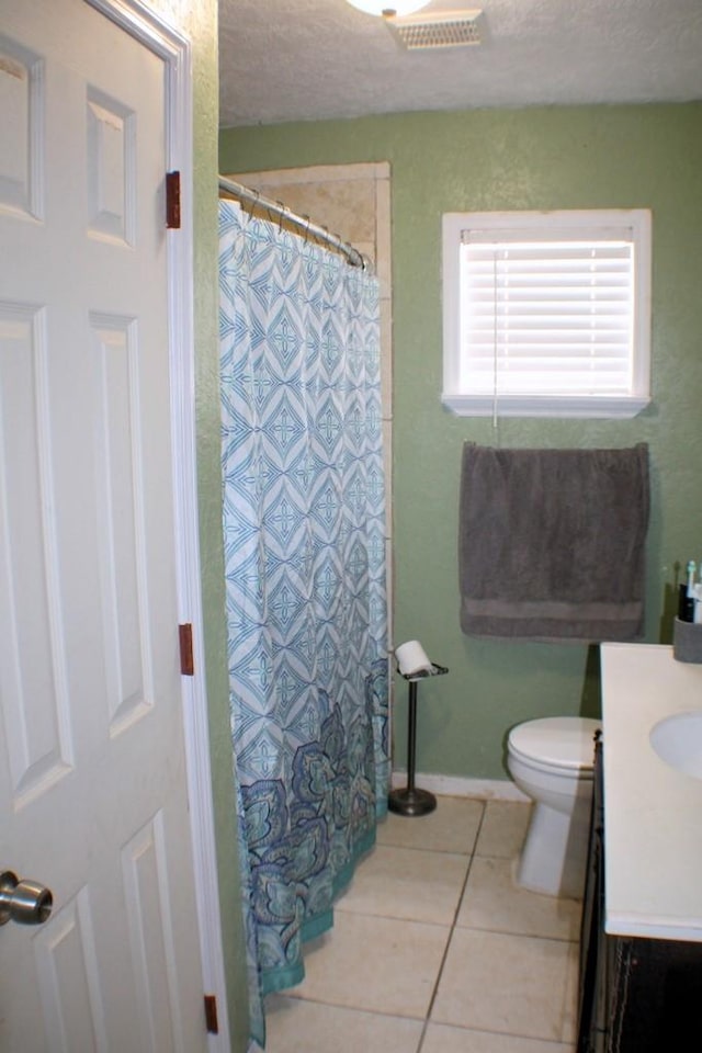 7721 Brumblay St, Houston, TX 77012 - bathroom featuring toilet, a shower with curtain, vanity, visible vents, and tile patterned floors