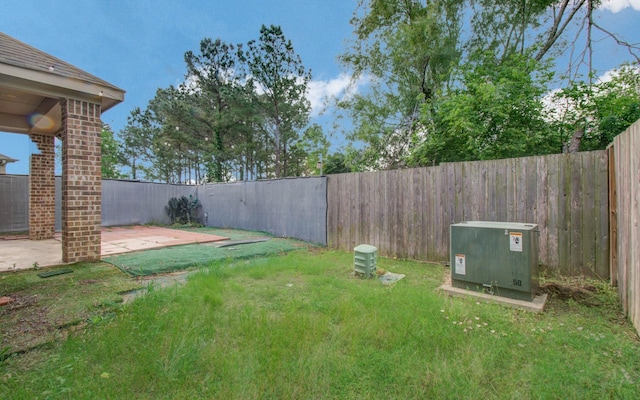 view of yard featuring a fenced backyard and a patio area