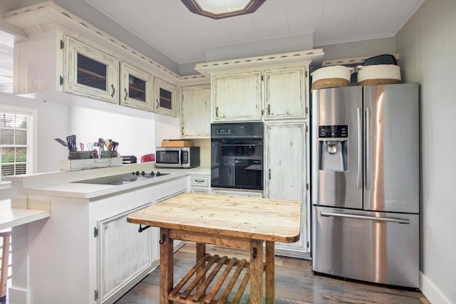 307 N St, Baytown, TX 77520 - kitchen with crown molding, a peninsula, appliances with stainless steel finishes, and light countertops