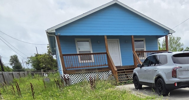 bungalow with fence and covered porch