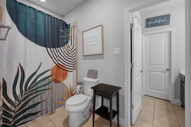 full bath featuring vanity, curtained shower, toilet, baseboards, and tile patterned floors