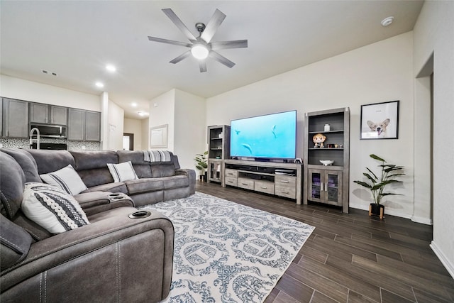 living area with ceiling fan, dark wood-type flooring, baseboards, recessed lighting, and vaulted ceiling