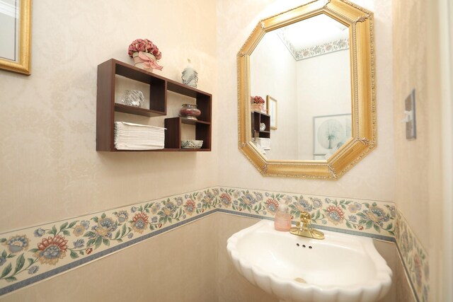 12219 Renaissance Ln, Houston, TX 77071 - bathroom with a sink