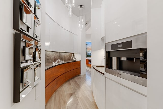 15618 Oyster Cove Dr, Sugar Land, TX 77478 - kitchen featuring modern cabinets, white cabinets, tasteful backsplash, and pendant lighting