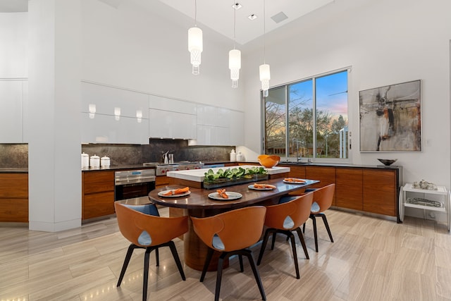 15618 Oyster Cove Dr, Sugar Land, TX 77478 - dining area featuring a towering ceiling