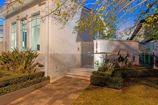 15618 Oyster Cove Dr, Sugar Land, TX 77478 - property entrance with a gate
