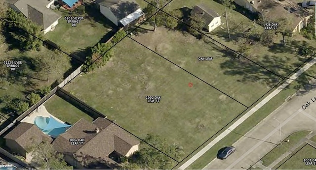 1002 Oak Leaf St, La Porte, TX 77571