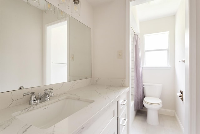 full bath featuring vanity, baseboards, curtained shower, and toilet