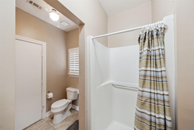 bathroom featuring toilet, visible vents, curtained shower, and tile patterned flooring