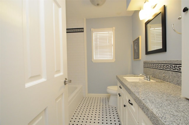 1246 W 21st St, Houston, TX 77008 - full bathroom featuring vanity, toilet, shower / bath combination, and baseboards