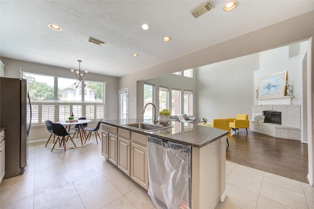 7206 Fountain Mdw, Katy, TX 77494 - kitchen featuring visible vents, a sink, appliances with stainless steel finishes, and recessed lighting