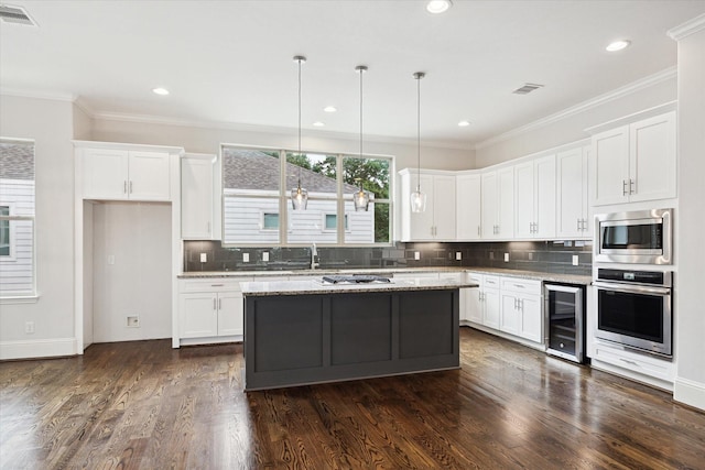 1230 W 25th St Unit C, Houston, TX 77008 - kitchen with stainless steel appliances, white cabinets, visible vents, and beverage cooler
