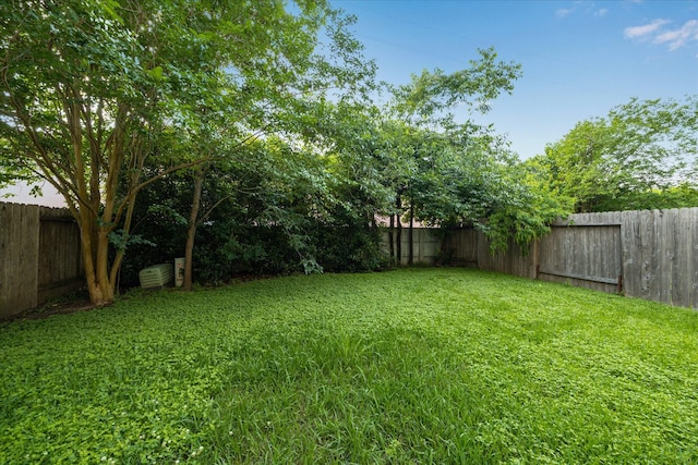 2707 Kings Retreat Cir, Kingwood, TX 77345 - view of yard featuring a fenced backyard