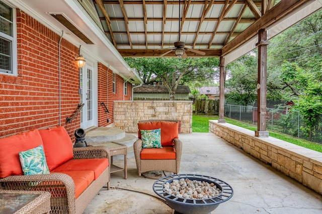 view of patio featuring a fenced backyard and ceiling fan