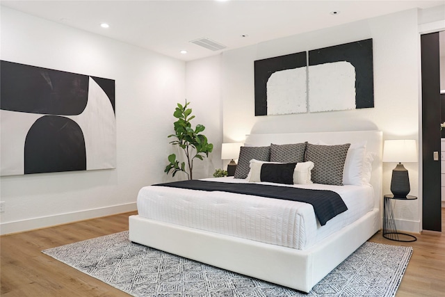 bedroom featuring visible vents, recessed lighting, baseboards, and wood finished floors