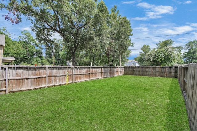 8102 Rhobell St, Houston, TX 77078 - view of yard with a fenced backyard