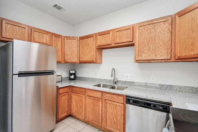 8102 Rhobell St, Houston, TX 77078 - kitchen with stainless steel appliances, visible vents, a sink, and light tile patterned floors
