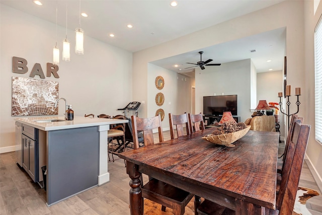 dining area featuring baseboards, ceiling fan, recessed lighting, and light wood-style flooring